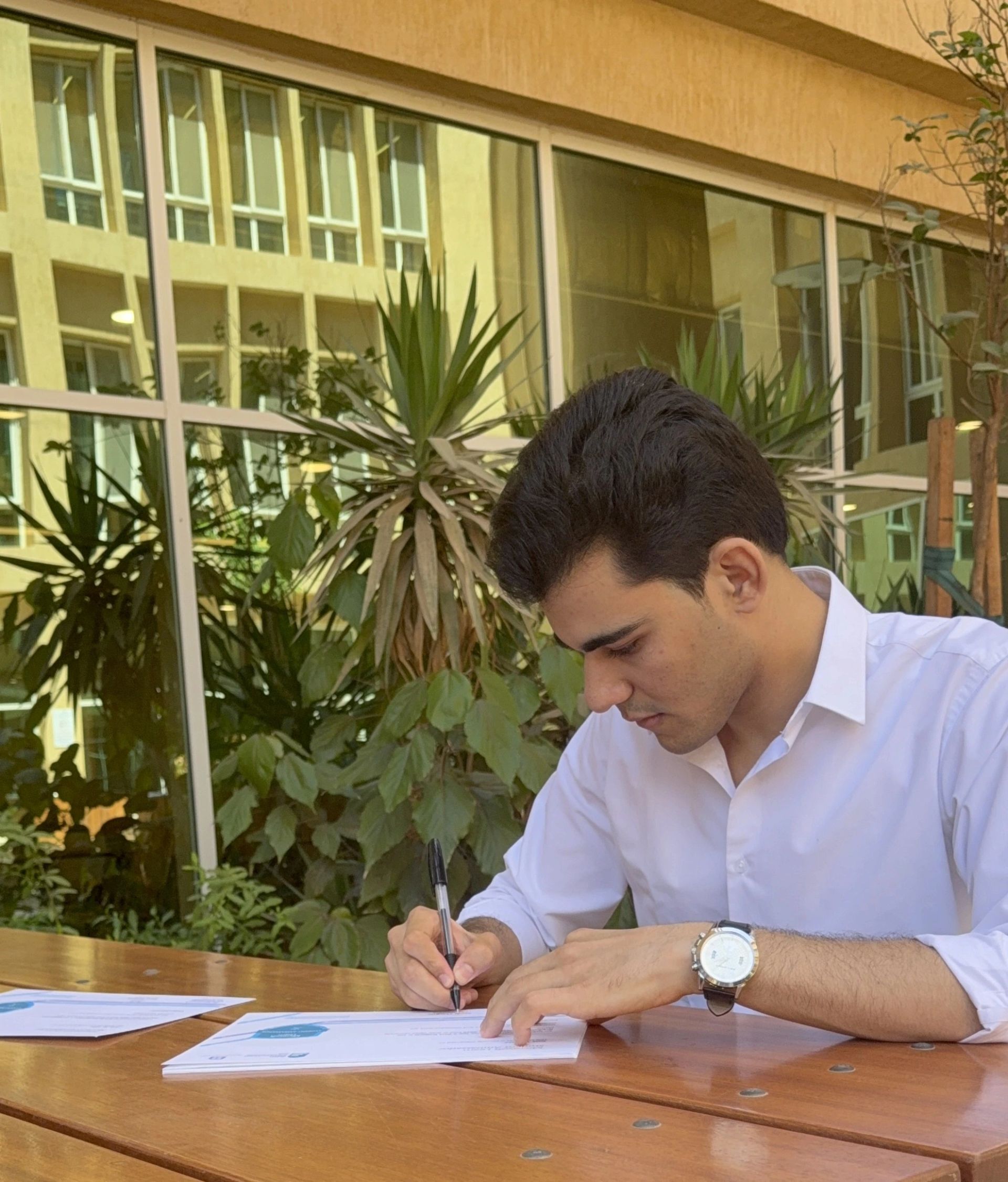 AOU Expo 2026: Moaz signs the certificates of appreciation