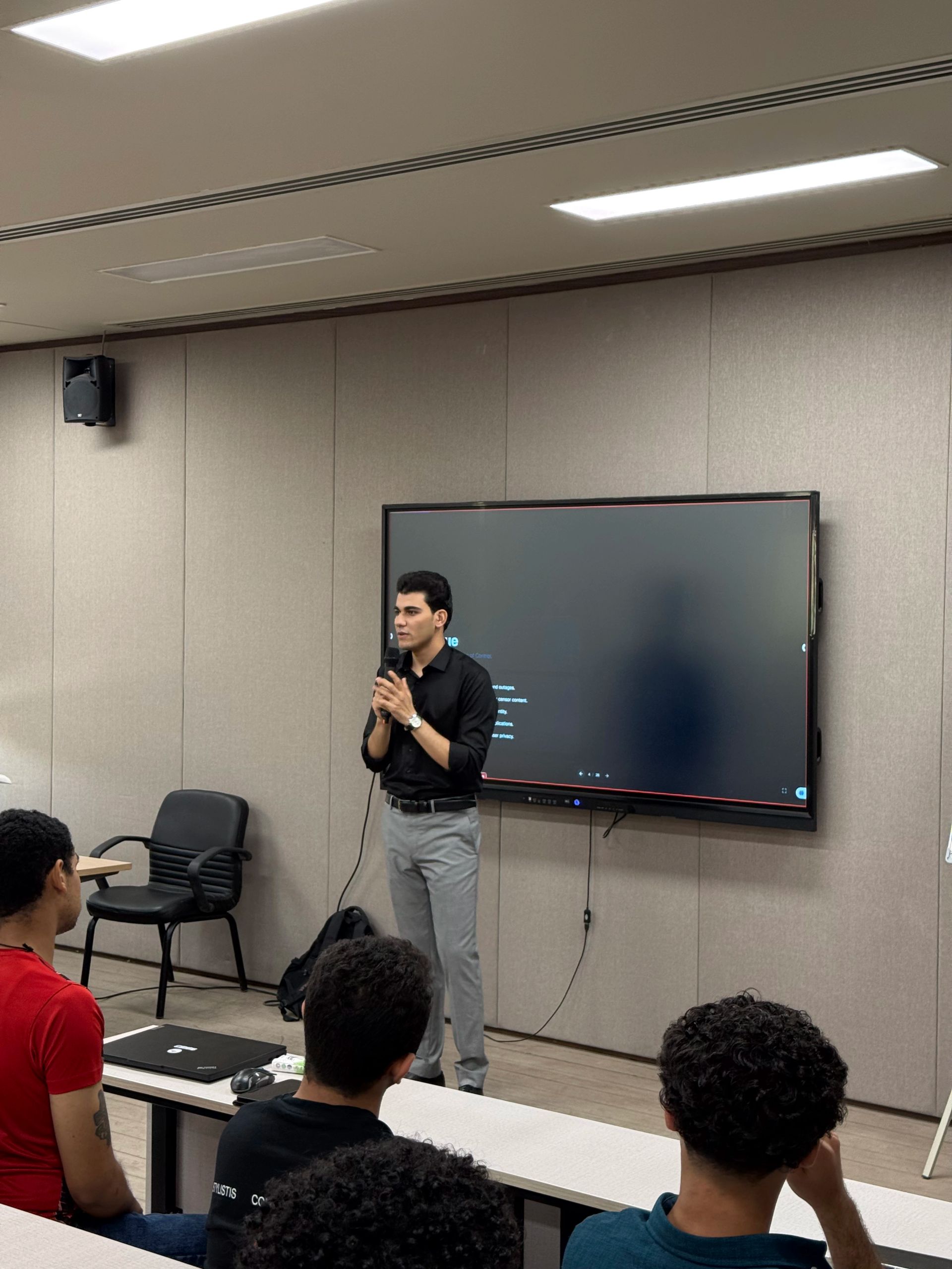 Intro to Web3 using Hedera Technology 2026: Attendees Moaz is talking