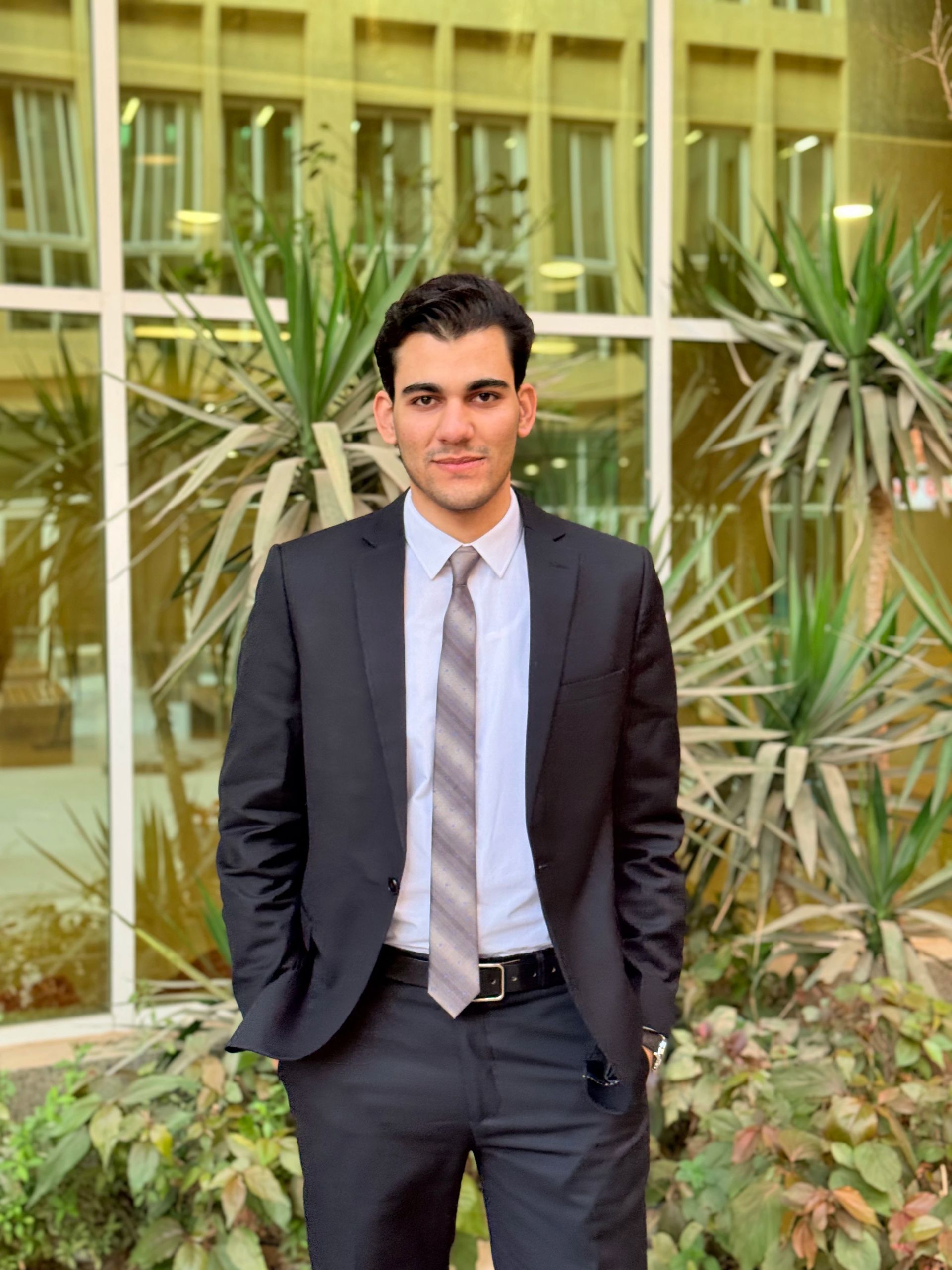 Moaz Eldegwy: Suit