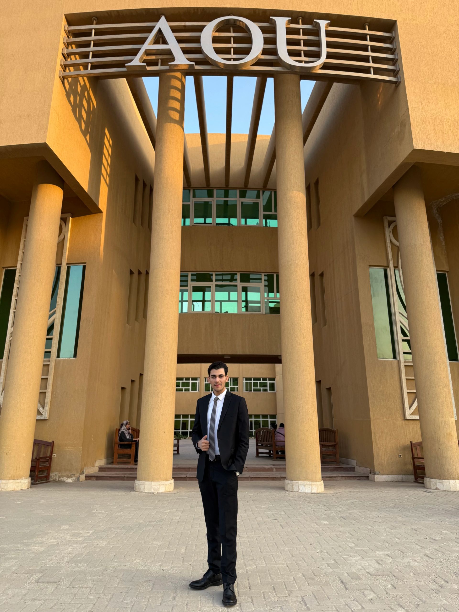 Moaz Eldegwy: Suit